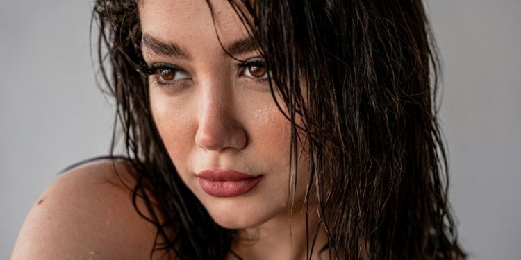 الشعر المبلل