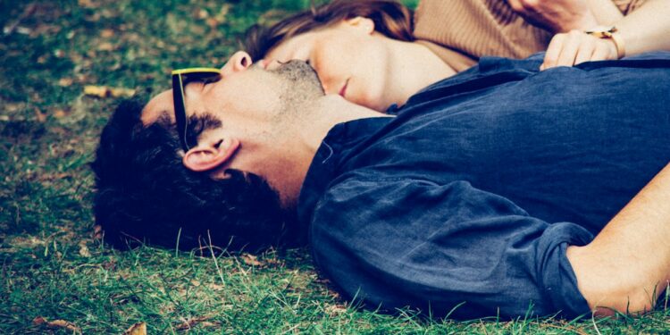 النوم عند الرجال والنساء